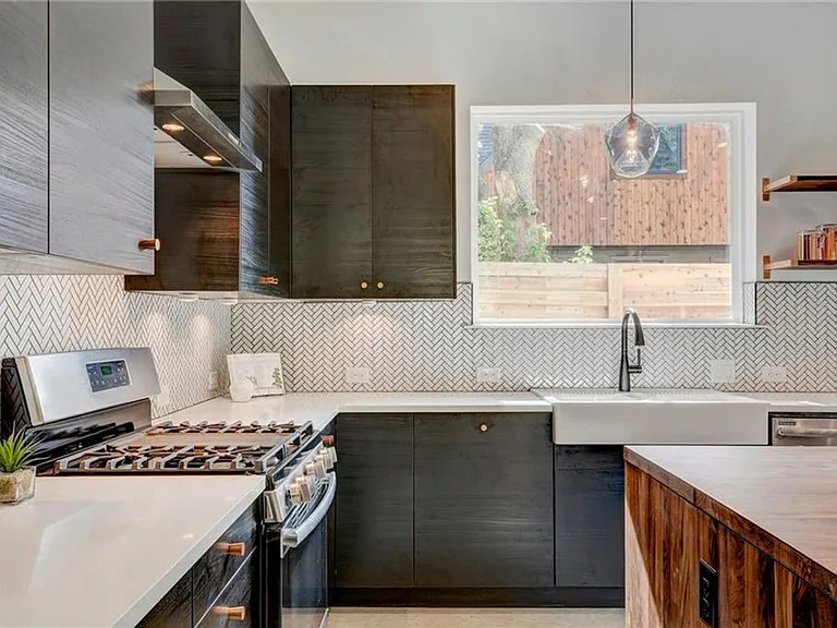 1107 Estes Ave #1 — Photo 5