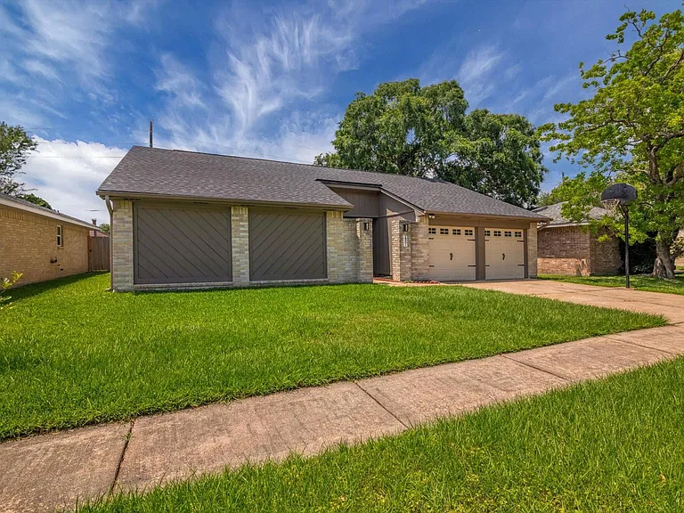 7431 Ridgeberry Dr — Photo 1