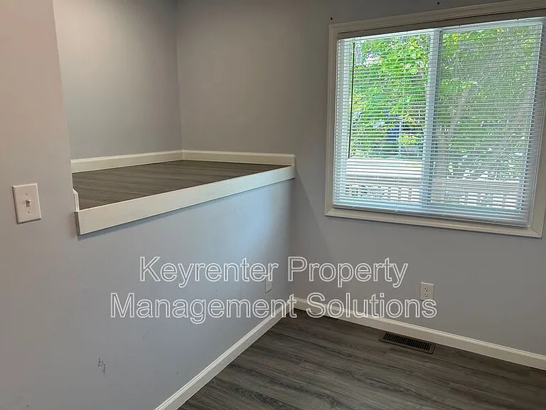 421 N Charlotte Ave — Photo 26
