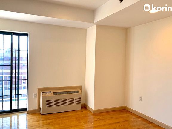 3rd image of 58-28 44th Ave #10E