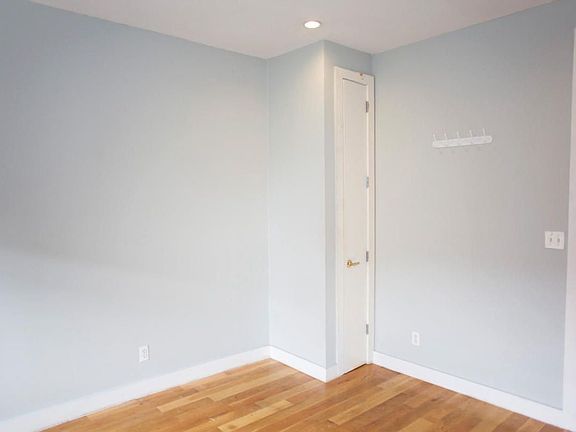 2nd image of 325 Melrose St #2C