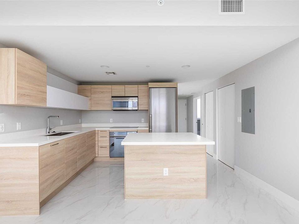 1st image of 16385 Biscayne Blvd Unit 3204