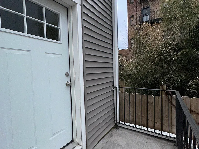 335 Summit Ave #1 — Photo 11