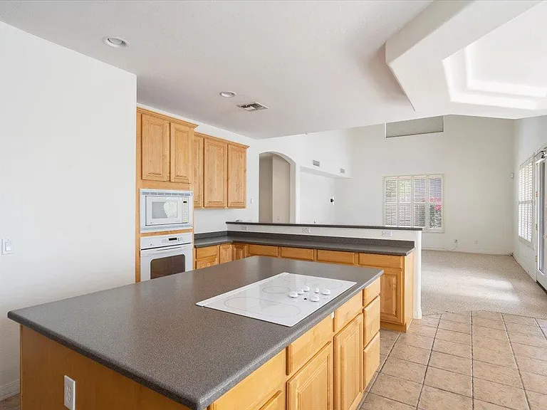 5505 E Calle Del Sol — Photo 14