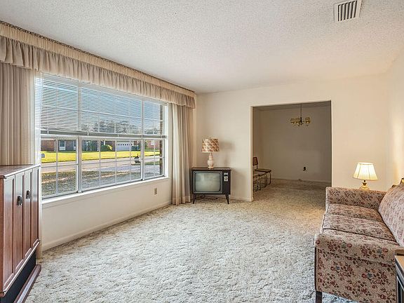 4th image of 305 17th St