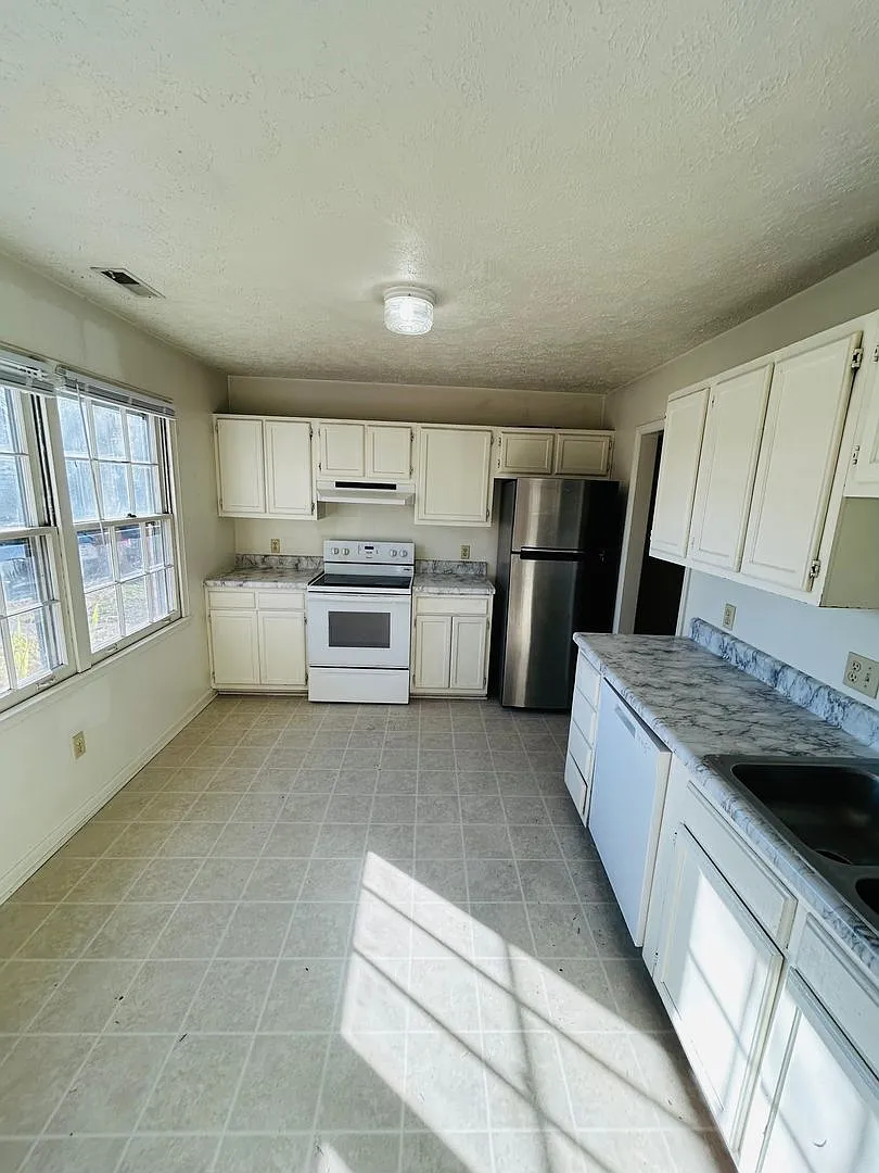 308 Broce Drive — Photo 2
