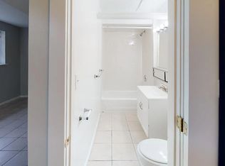 1017 W Byron St APT GW, Chicago, IL 60613