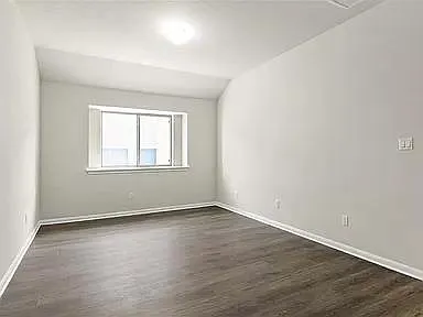 112 Falkland St — Photo 16