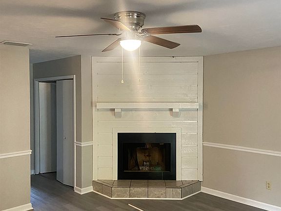 3rd image of 1830 Sylvan Ct APT C