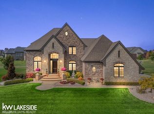 3476 Royal Berkshire Ln, Oakland, MI 48363