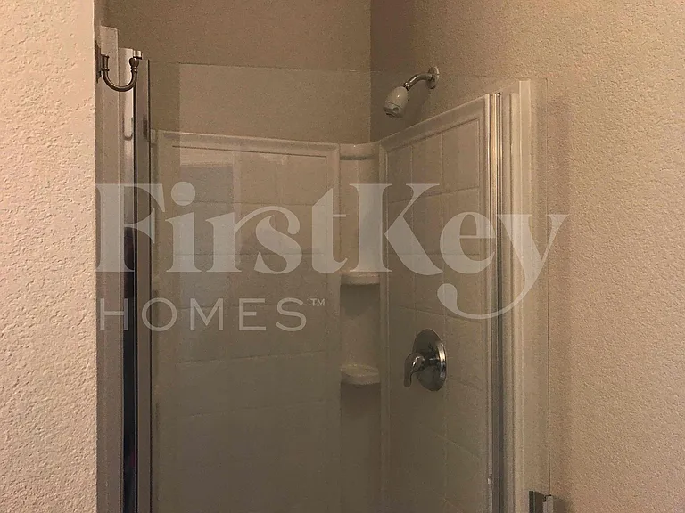 429 W Clover Park Dr — Photo 25