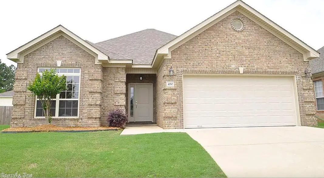 3 bed, 1380 sqft, $1,800 — Photo 1