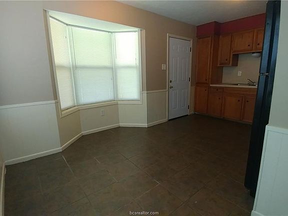 3rd image of 1107 Allen Forest Dr