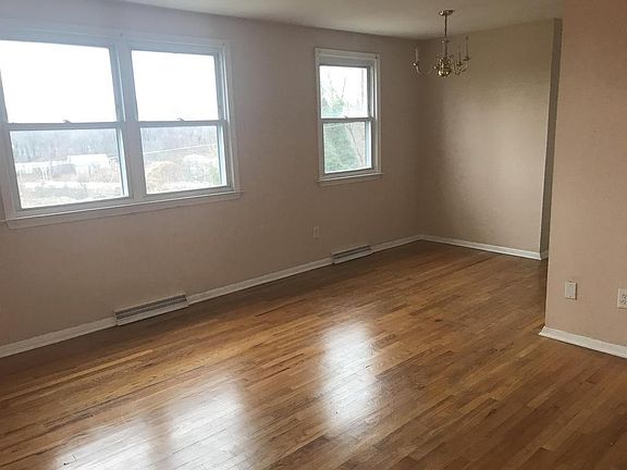 3rd image of 4408 Falls Bridge Dr Unit G