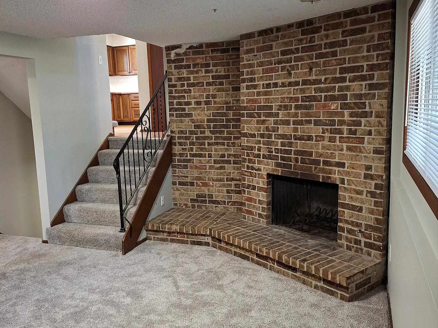 3 bed, 1874 sqft, $1,547 — Photo 4