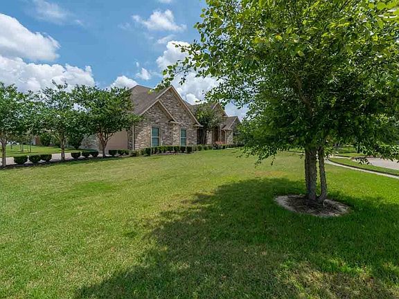 3rd image of 313 Winding Brook Dr