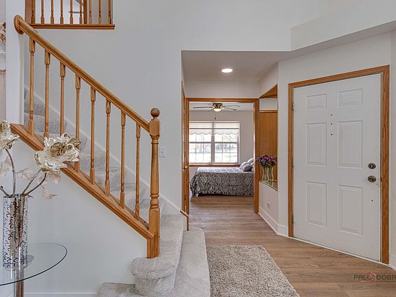 4th image of 2944 Oak Ct Unit 2944