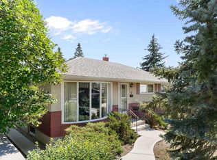 16 W Chatham Dr NW, Calgary, AB T2L 0Z5
