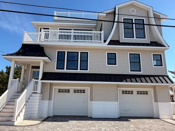 19 W Lavenia Ave, Brant Beach, NJ 08008