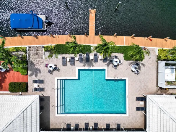 130 Cypress Club Dr APT 302, Pompano Beach, FL 33060