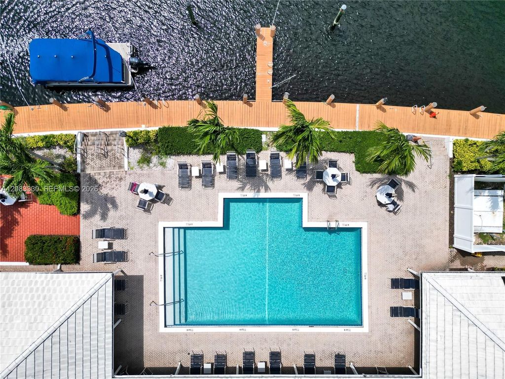 130 Cypress Club Dr APT 302, Pompano Beach