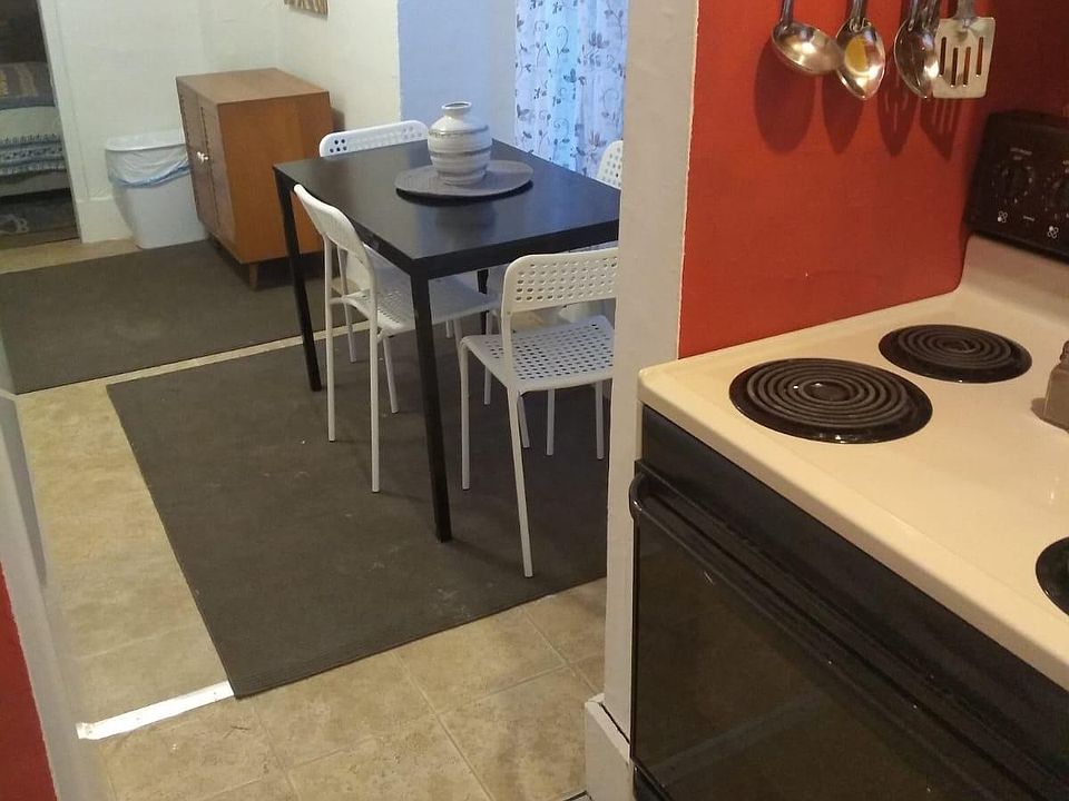 1st image of 129 N 6th St APT 3