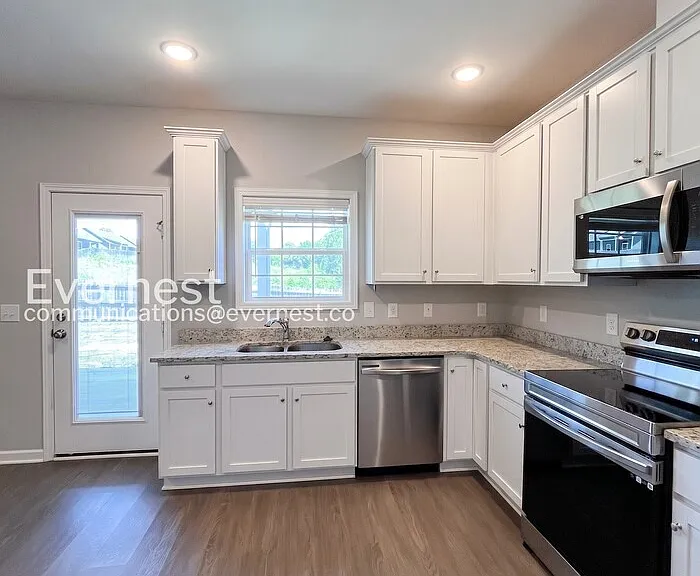 1011 Echo Ridge Rd — Photo 4