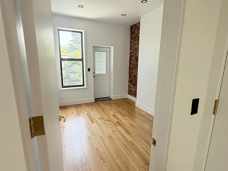 60-82 Catalpa Ave #2B — Photo 13