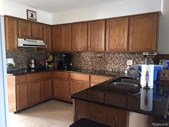 2nd image of 5603 Hillcrest Cir W #1