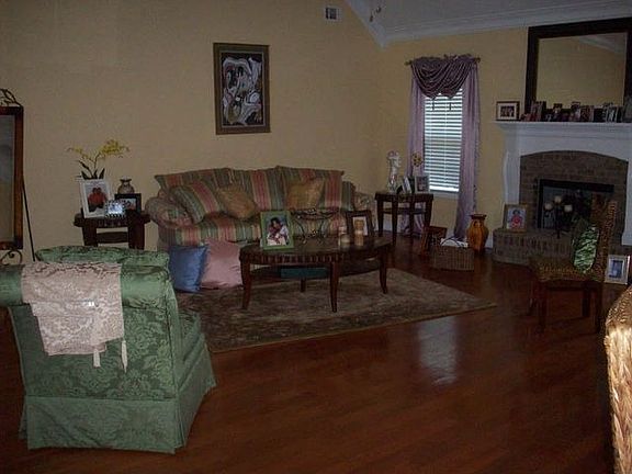 5th image of 1323 Foxglove Ln SW