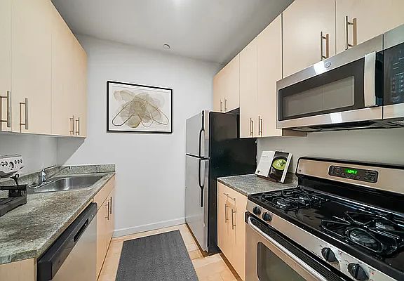 4th image of 90 Washington St APT 5J