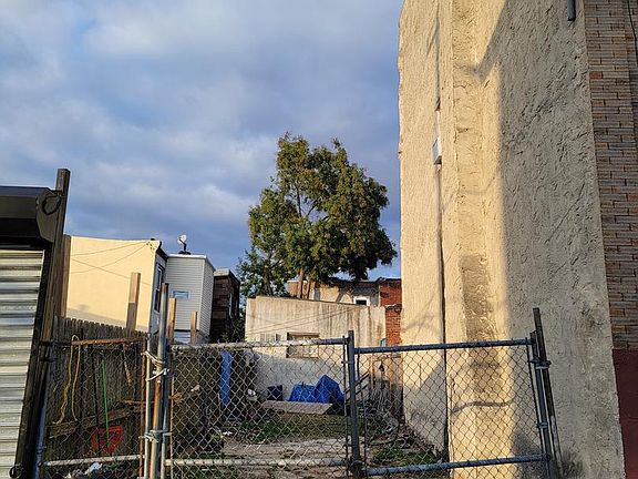 3rd image of 429 W York St