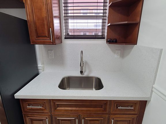 4th image of 600 NW 32nd Pl Floor 1