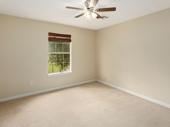 5th image of 586 Debra Ln #L