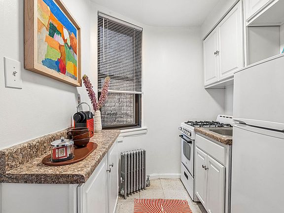 5th image of 431 W 54th St APT 5B
