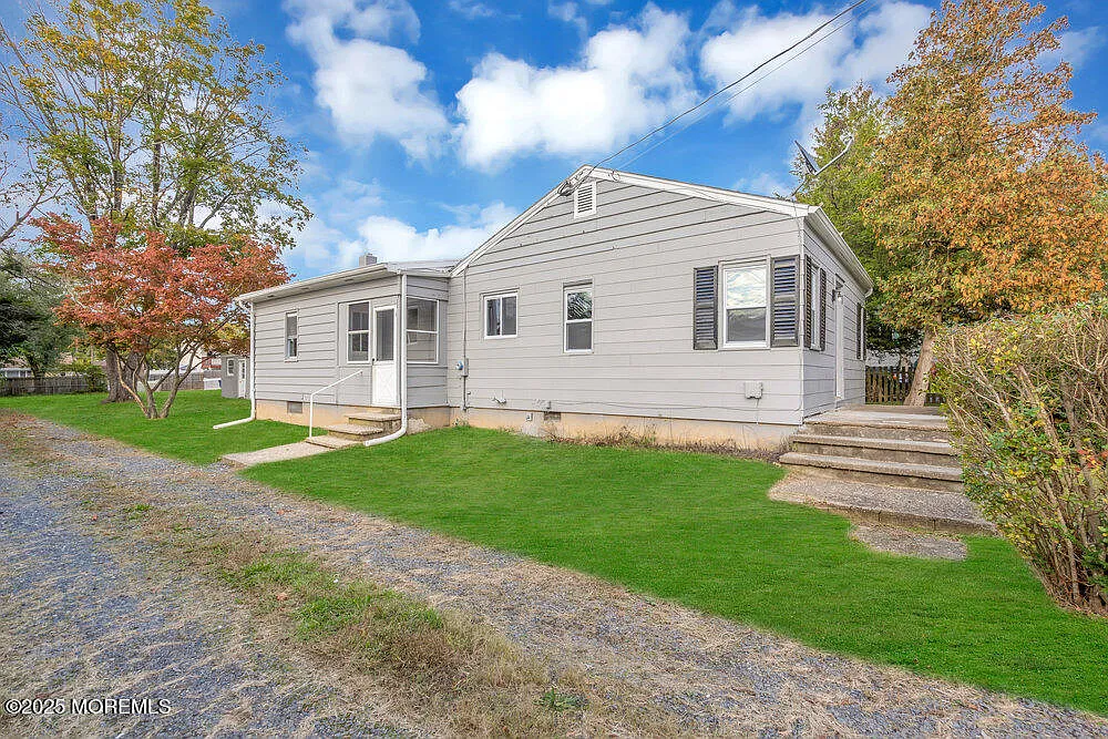 14 Mapletree Road photo 1