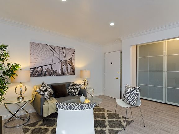 5th image of 1330 N Crescent Heights Blvd APT 7