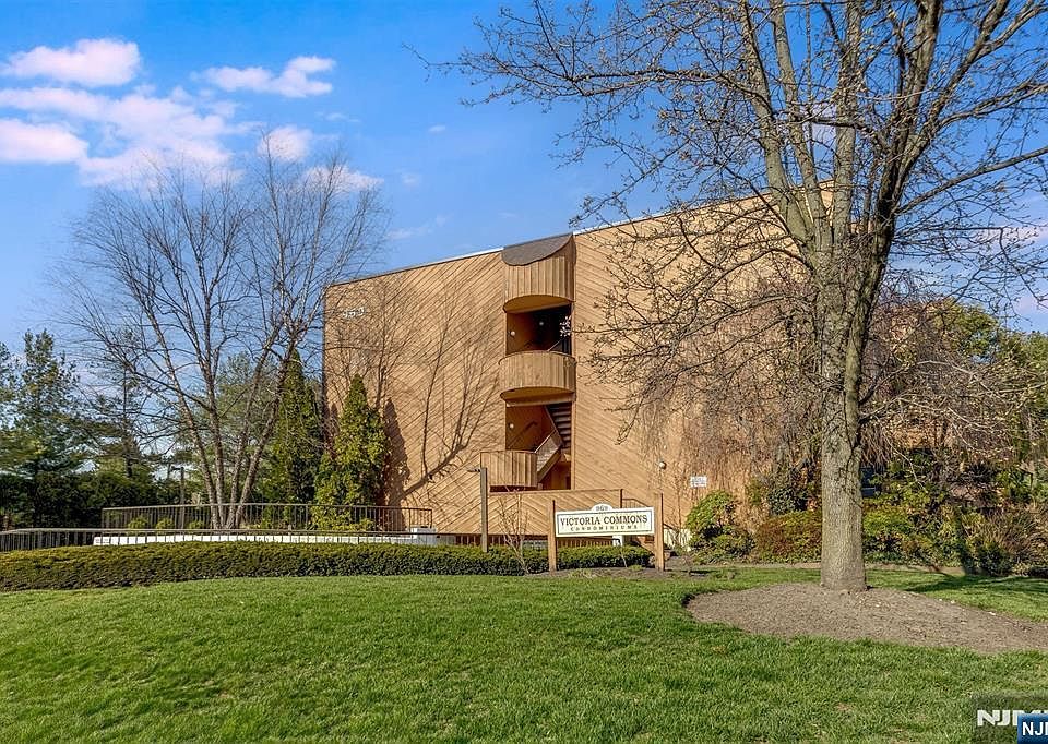 1st image of 971 Bloomfield Ave #12