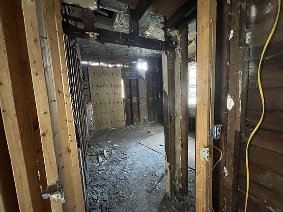 5th image of 110 Bridge St