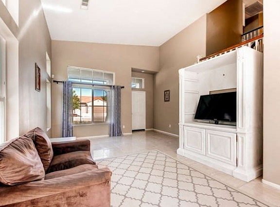 2nd image of 3205 Meadow Crest Pl