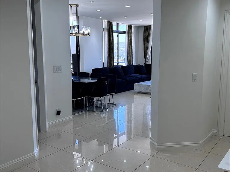 343 Pioneer Dr #Penthouse 2 — Photo 5