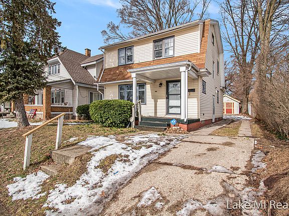 3rd image of 545 Ardmore St SE