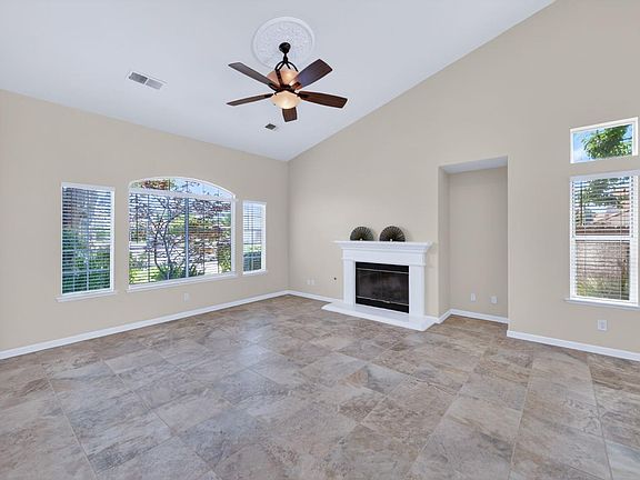 4th image of 794 Applegate Ave