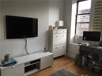 Rented by R New York
