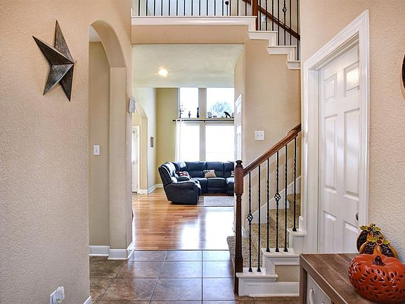 Stunning light filled entry!