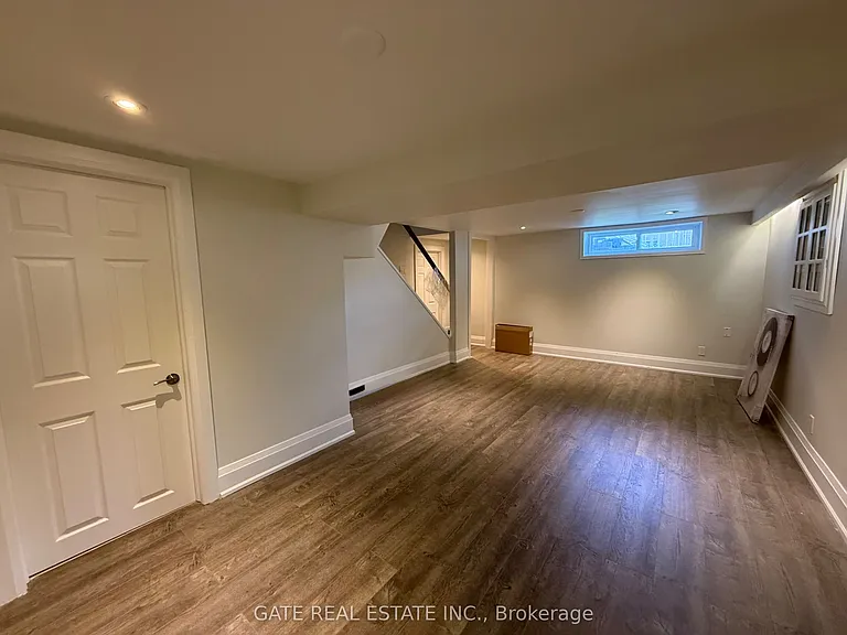 88 Lawrence Ave — Photo 27