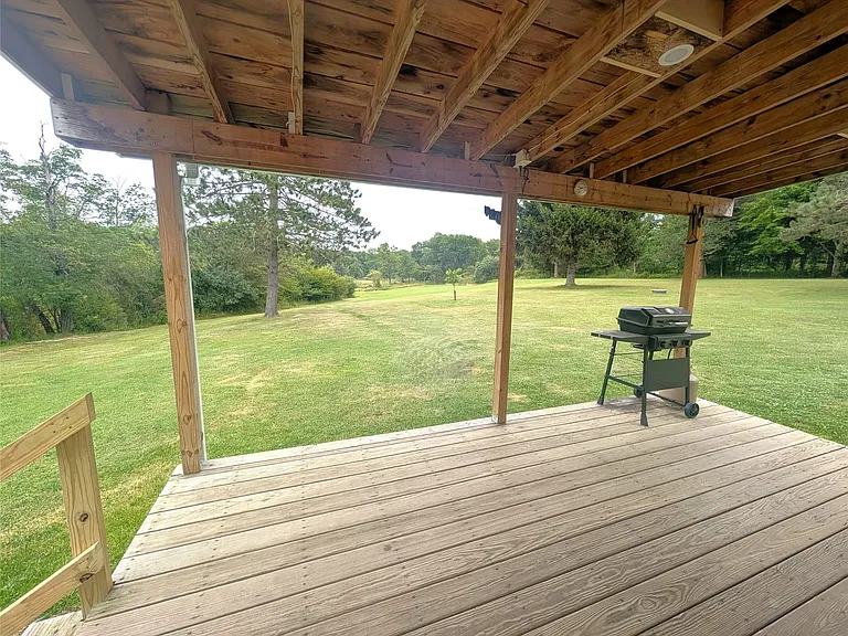 10135 Sampson Rd — Photo 17