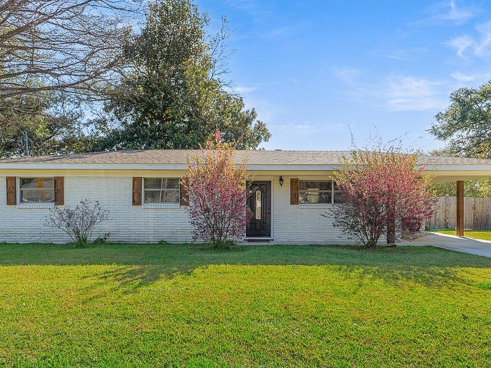 1st image of 100 Birch Dr