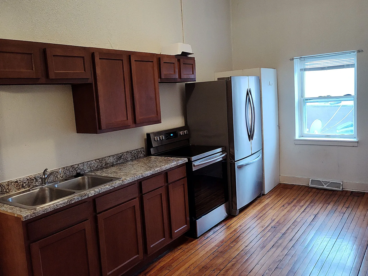 1 bed, 1.0 bath, 639 sqft, $900 — Photo 1