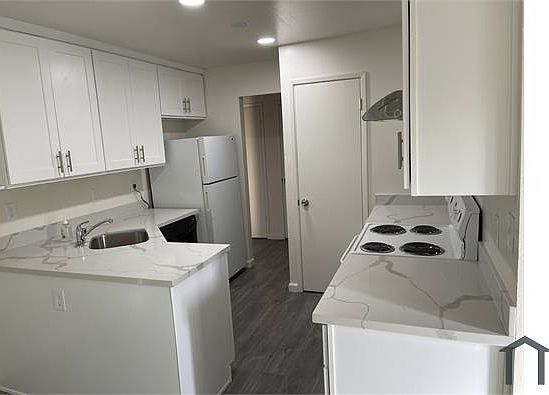 4th image of 102 Damsen Dr